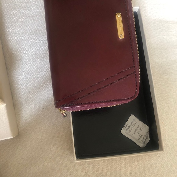Burberry Authentic NWT and Box Zip Round Wallet - Picture 3 of 14